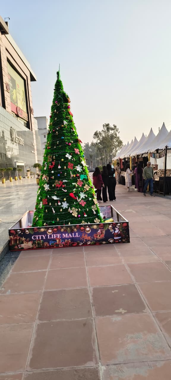 artificial Christmas tree-4